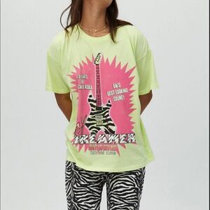 Daydreamer Guitar Repair Merch Tee Size Medium